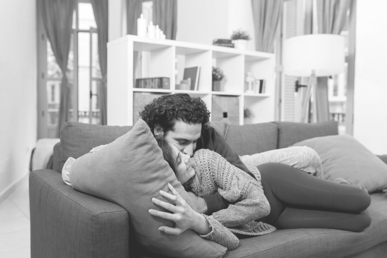 Famiglia che si prepara insieme per un percorso di crescita condiviso